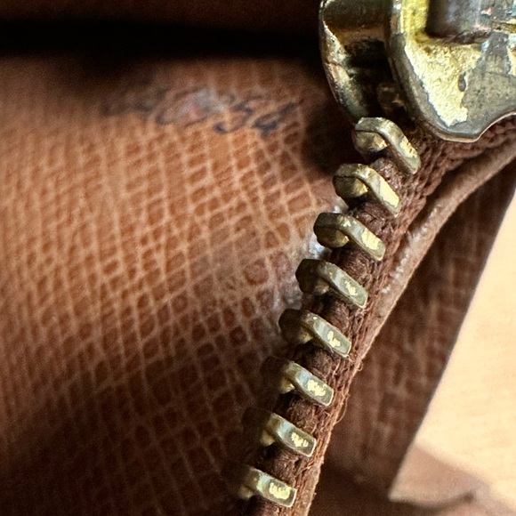 COPY - LV Sarah wallet authentic - Picture 6 of 16